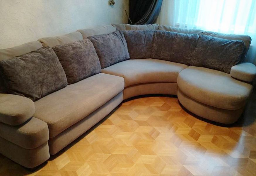 угловой диван с закругленной оттоманкой в Сыктывкаре
