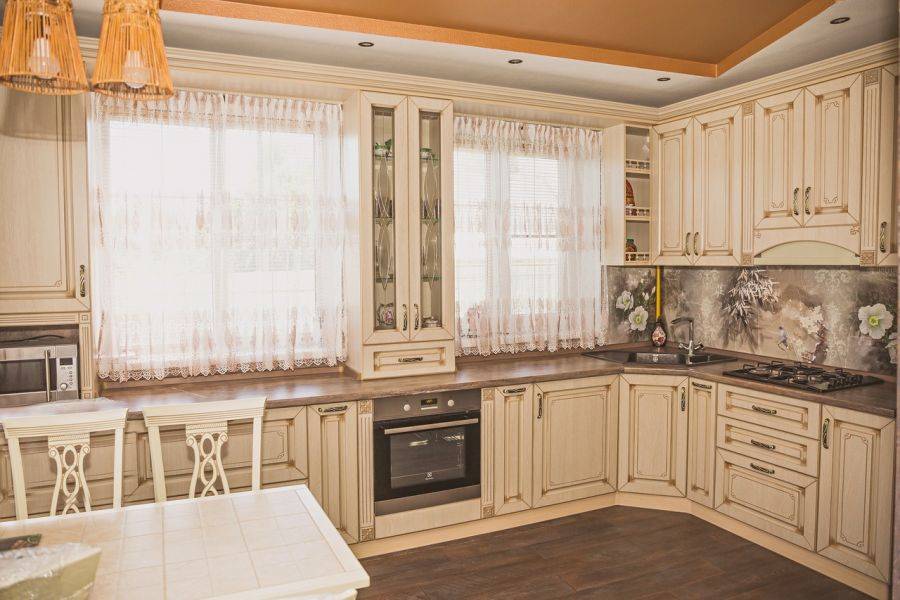 большая угловая кухня экошпон в Сыктывкаре