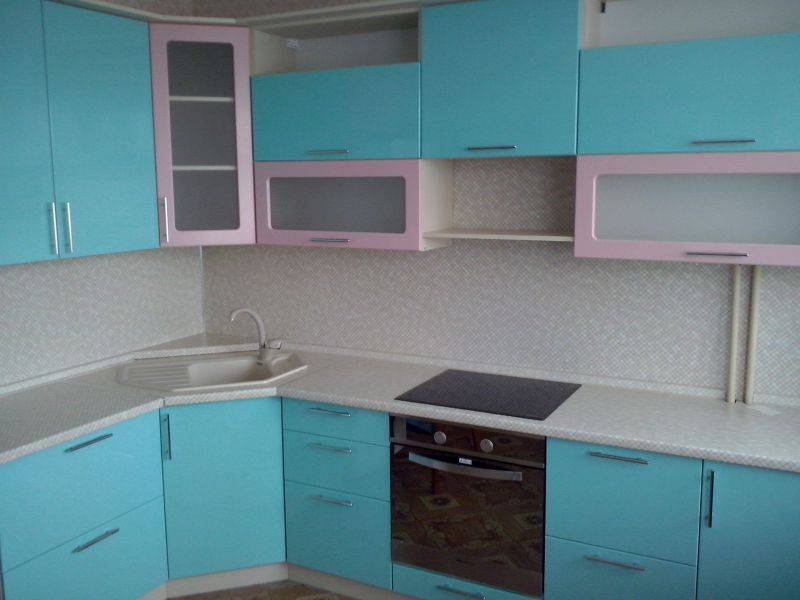 голубая угловая кухня в Сыктывкаре