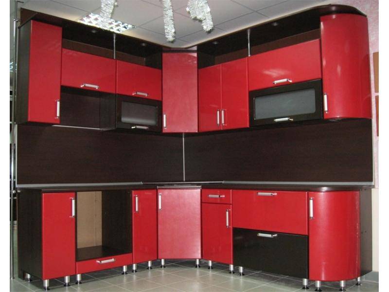 угловая красная кухня в Сыктывкаре