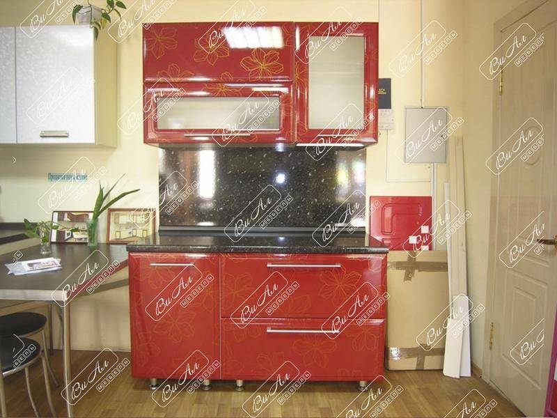 кухня красная с цветами в Сыктывкаре