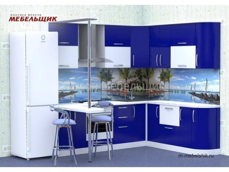 синяя кухня с фасадами из пластика в Сыктывкаре