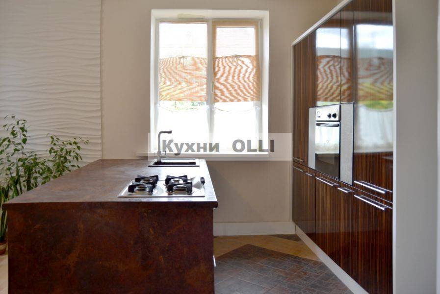 кухня с островом в Сыктывкаре