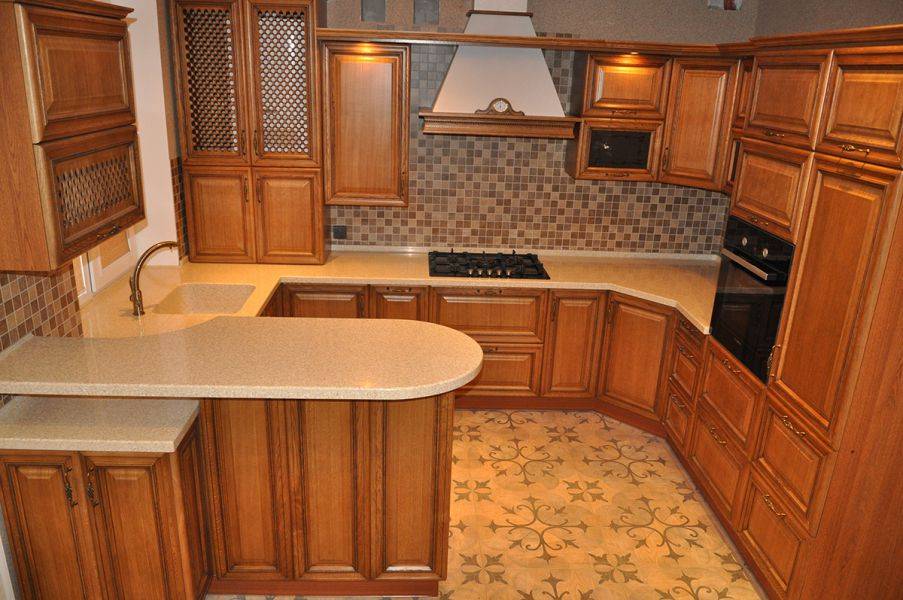 кухня с фасадом из массива дуба в Сыктывкаре
