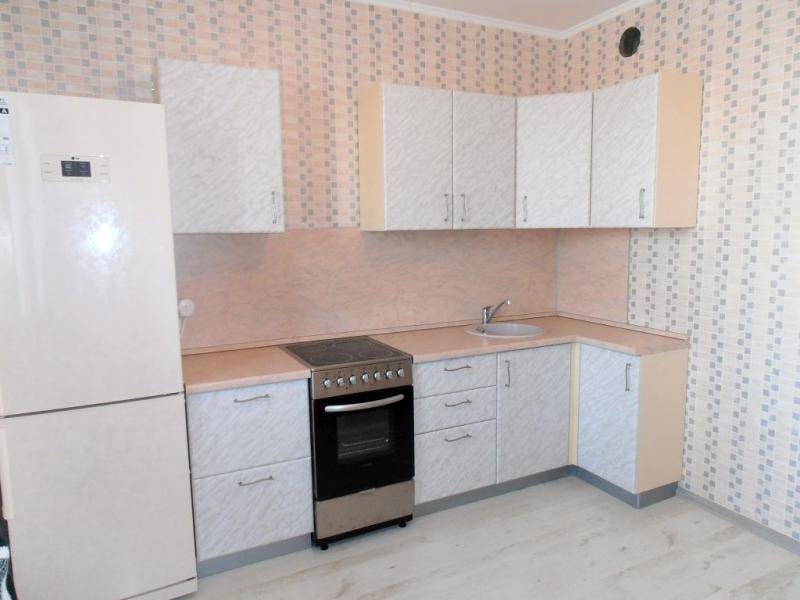 простая угловая кухня в Сыктывкаре