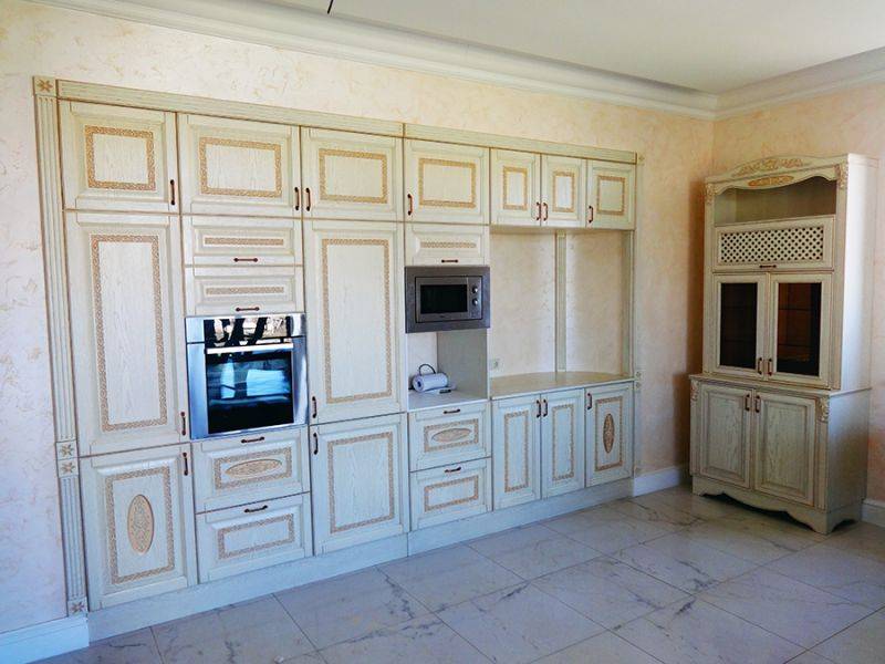 большая встроенная кухня в Сыктывкаре