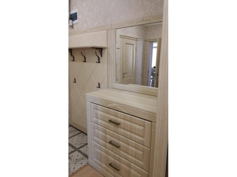 прихожая с комодом в Сыктывкаре