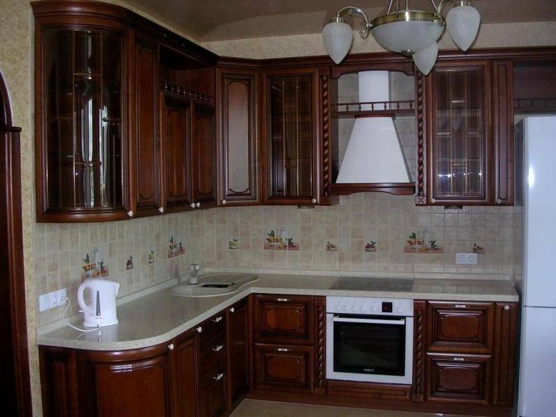 угловая классическая кухня в Сыктывкаре