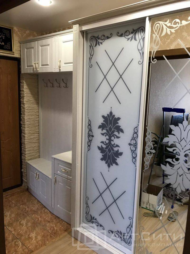 светлая прихожая в Сыктывкаре