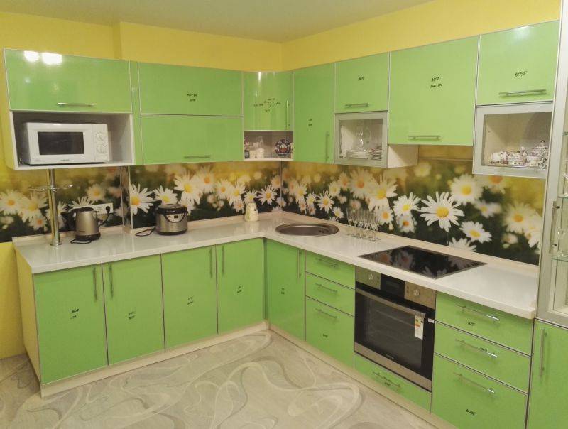 угловая кухня зеленая в Сыктывкаре