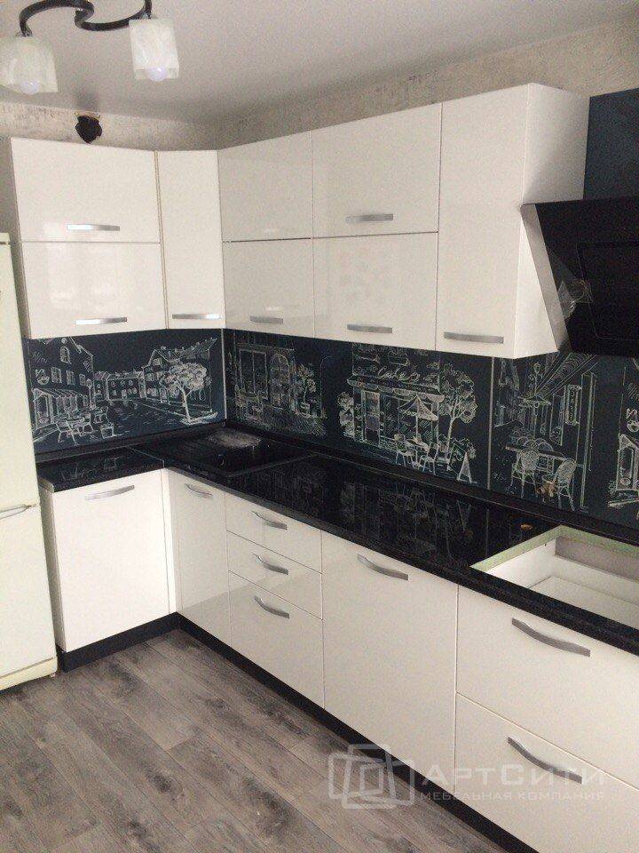 угловая глянцевая кухня в Сыктывкаре