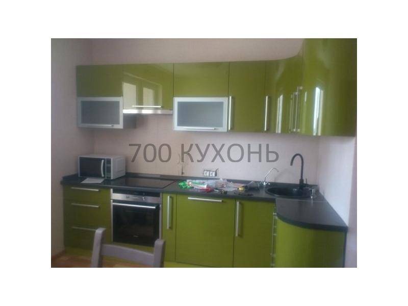 зеленая угловая кухня в Сыктывкаре